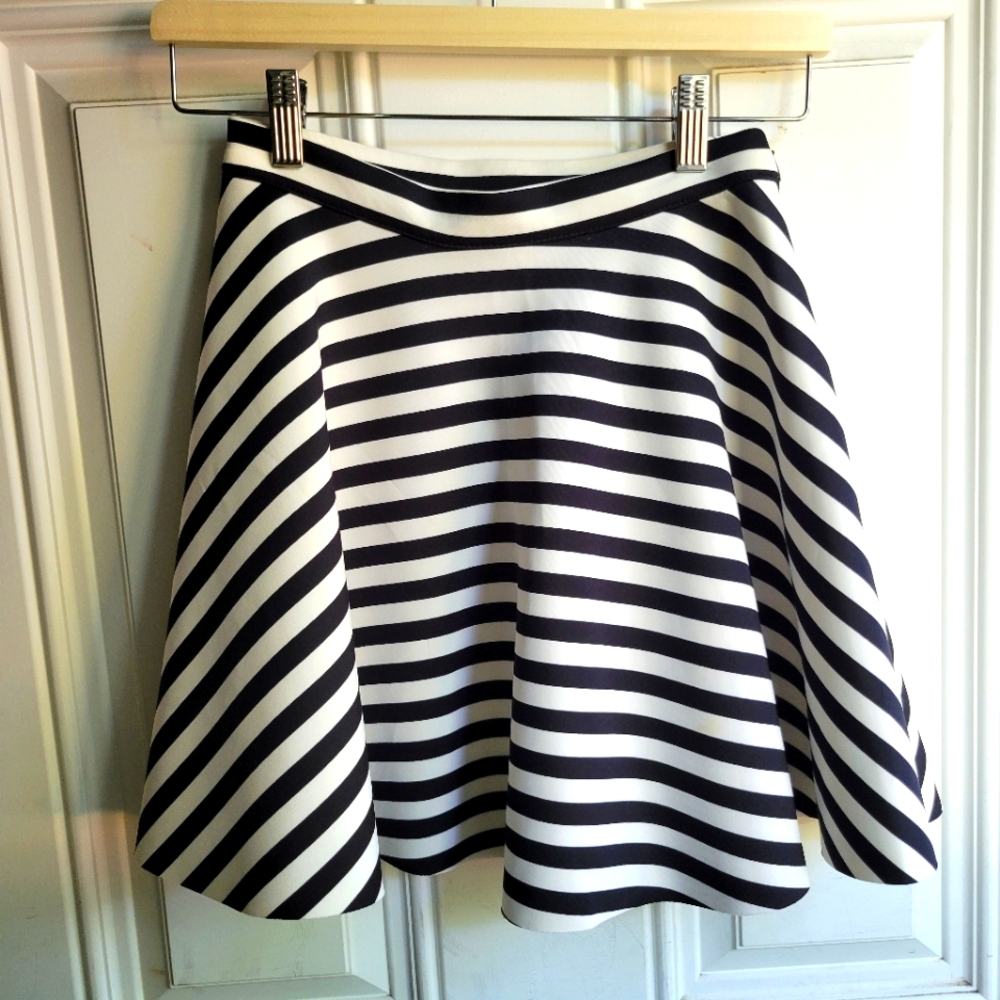 Abercrombie & Fitch Black and White Mini Skater Skirt